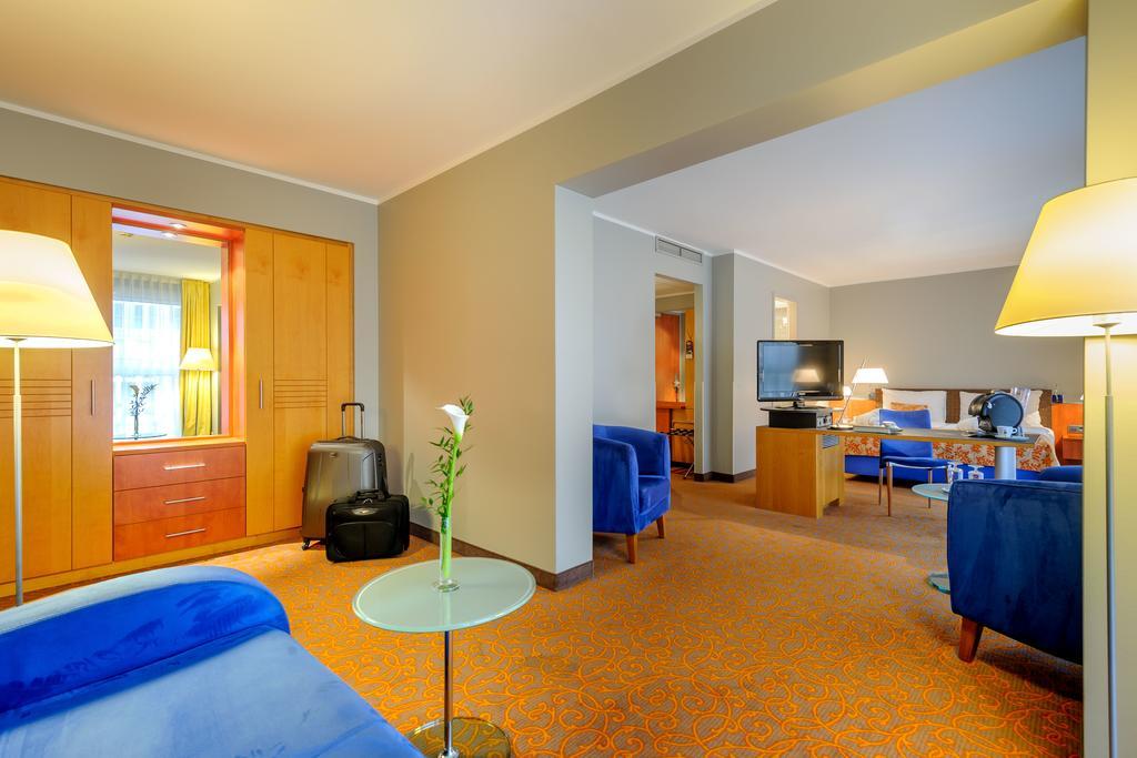 Mercure Hotel & Residenz Berlin Checkpoint Charlie Exterior photo